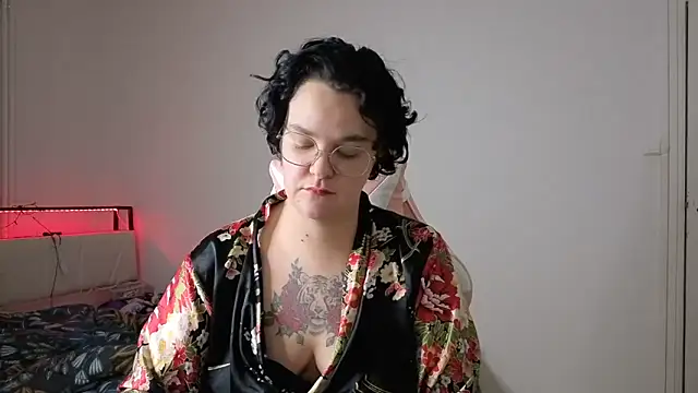 Snapshot of lunatigre4 chatting on 02.04.26 lunatigre4 online show from 02.04.26