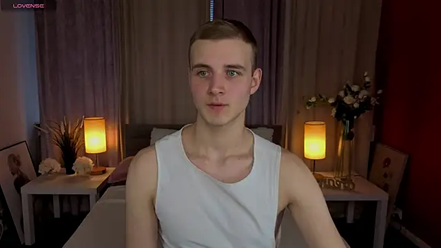 Snapshot of HereAlexColee chatting on 02.18.26 HereAlexColee online show from 02.18.26