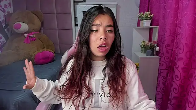 Snapshot of liany_taylor chatting on 02.15.26 liany taylor online show from 02.15.26