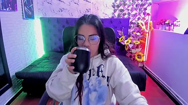 Snapshot of liany_taylor chatting on 04.11.26 liany taylor online show from 04.11.26