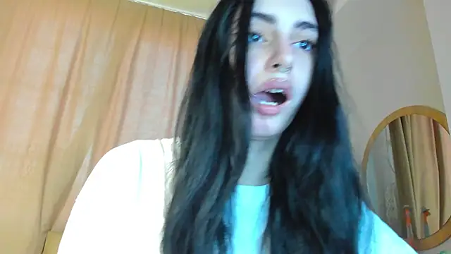 Snapshot of Lesyalisss chatting on 06.15.26 Lesyalisss online show from 06.15.26