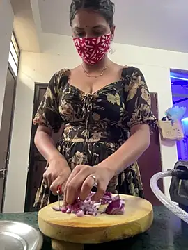 Snapshot of kavyababy00 chatting on 02.18.26 kavyababy00 online show from 02.18.26