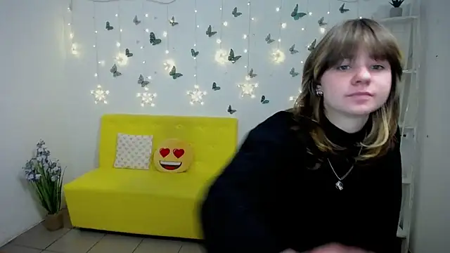 Snapshot of AnnaWest_ chatting on 02.18.26 AnnaWest online show from 02.18.26
