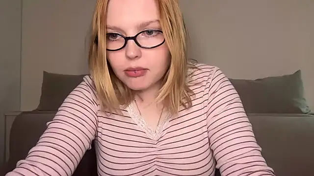 Snapshot of Ophelia_Ritz chatting on 05.03.26 Ophelia Ritz online show from 05.03.26