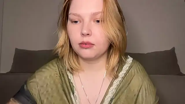 Snapshot of Ophelia_Ritz chatting on 05.14.26 Ophelia Ritz online show from 05.14.26