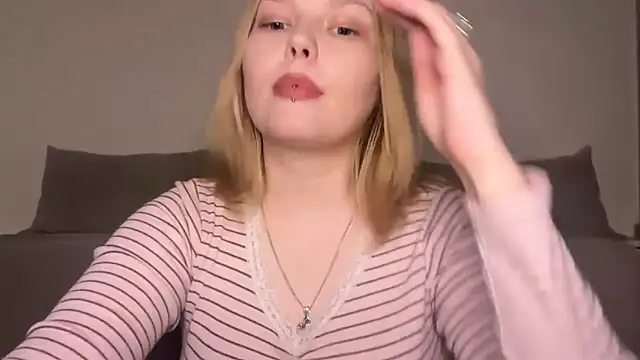 Snapshot of Ophelia_Ritz chatting on 05.15.26 Ophelia Ritz online show from 05.15.26