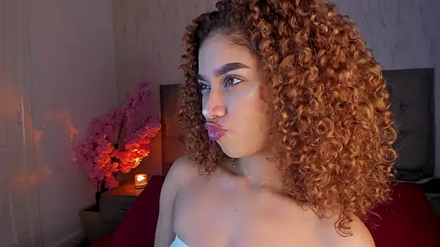 Snapshot of Sienna_brunette chatting on 05.17.26 Sienna brunette online show from 05.17.26