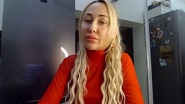 Snapshot of NanaGold2992 chatting on 02.08.26 NanaGold2992 online show from 02.08.26