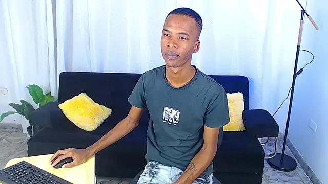 Snapshot of gusy_18 chatting on 02.13.26 gusy 18 online show from 02.13.26