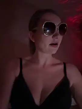 Snapshot of hottogetherNL chatting on 02.19.26 hottogetherNL online show from 02.19.26