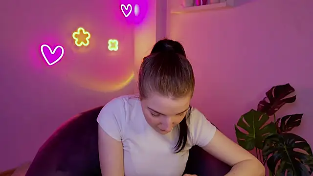 Snapshot of AliceChanel chatting on 05.21.26 AliceChanel online show from 05.21.26