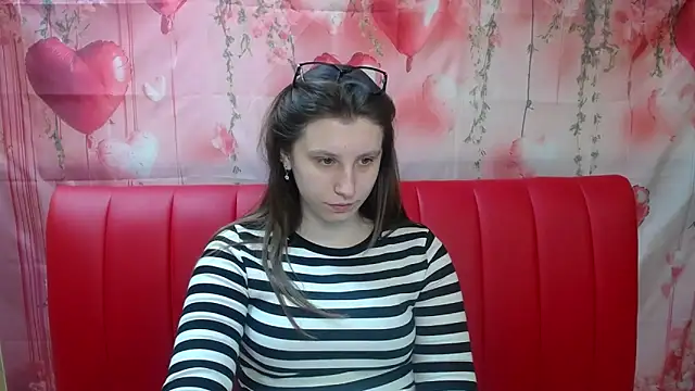 Snapshot of LilianaShine chatting on 05.06.26 LilianaShine online show from 05.06.26