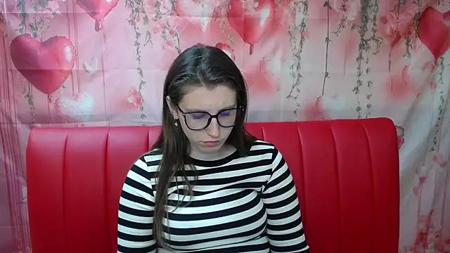 Snapshot of LilianaShine chatting on 05.30.26 LilianaShine online show from 05.30.26