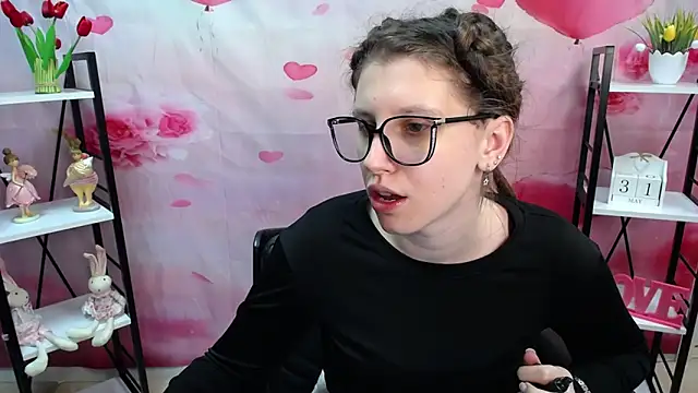 Snapshot of LilianaShine chatting on 05.31.26 LilianaShine online show from 05.31.26