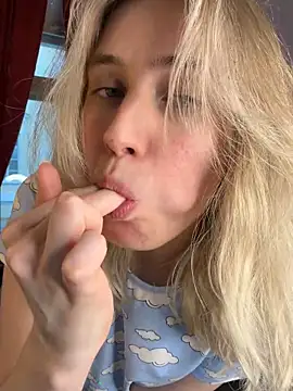 Snapshot of LovelyMiu chatting on 02.04.26 LovelyMiu online show from 02.04.26