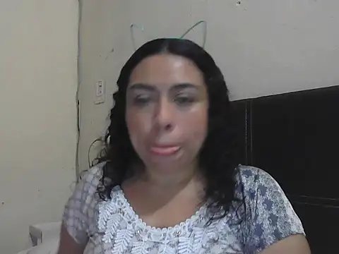 Snapshot of DalilahMx chatting on 07.19.26 DalilahMx online show from 07.19.26