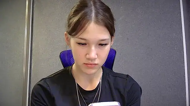 Snapshot of lilXdomiii chatting on 05.17.26 lilXdomiii online show from 05.17.26