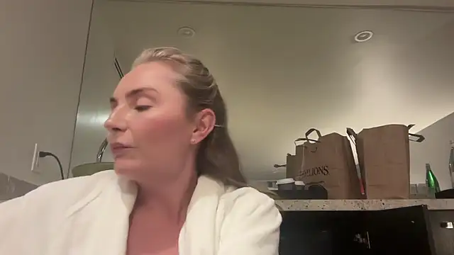 katemoreau98 online show from 04.26.26