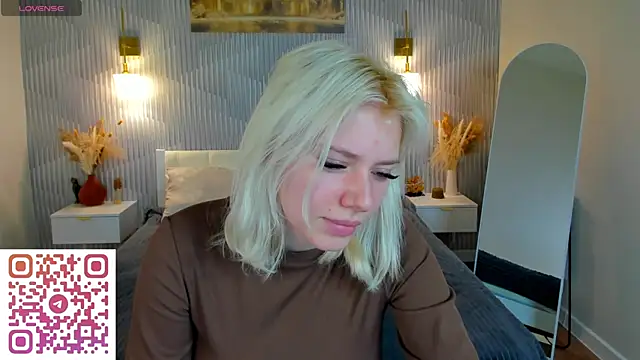 Snapshot of Kate_Krose chatting on 04.15.26 Kate Krose online show from 04.15.26
