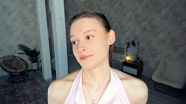 Snapshot of LianneBynon chatting on 03.11.26 LianneBynon online show from 03.11.26