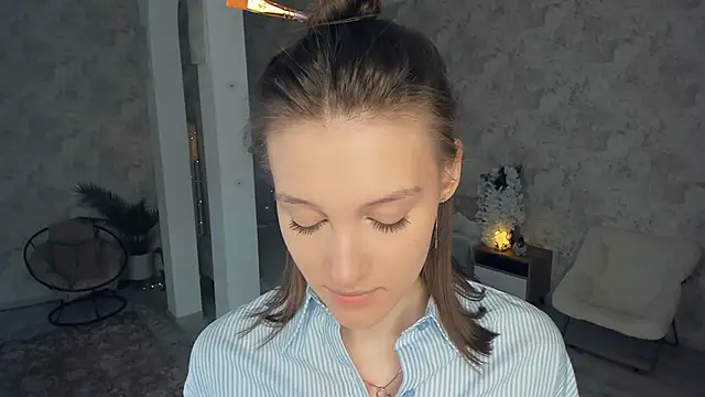 Snapshot of LianneBynon chatting on 03.28.26 LianneBynon online show from 03.28.26