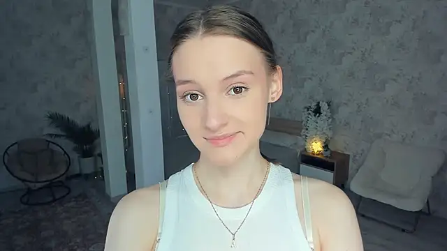 Snapshot of LianneBynon chatting on 04.02.26 LianneBynon online show from 04.02.26