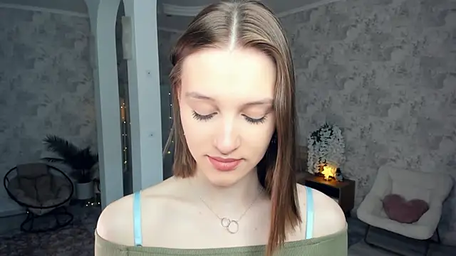 Snapshot of LianneBynon chatting on 04.09.26 LianneBynon online show from 04.09.26