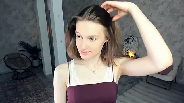 Snapshot of LianneBynon chatting on 04.11.26 LianneBynon online show from 04.11.26