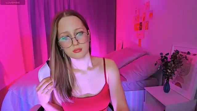 Snapshot of Vega_Taylor chatting on 02.28.26 Vega Taylor online show from 02.28.26