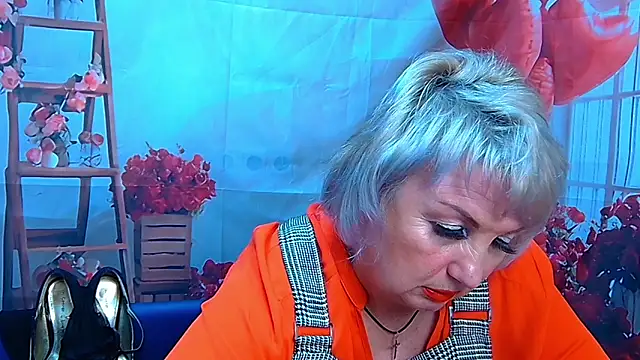 Snapshot of RenataDaster chatting on 04.15.26 RenataDaster online show from 04.15.26