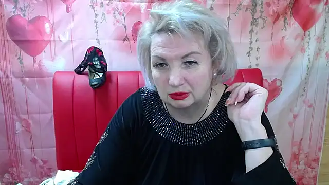 Snapshot of RenataDaster chatting on 04.18.26 RenataDaster online show from 04.18.26