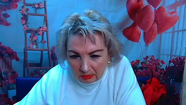 Snapshot of RenataDaster chatting on 04.21.26 RenataDaster online show from 04.21.26