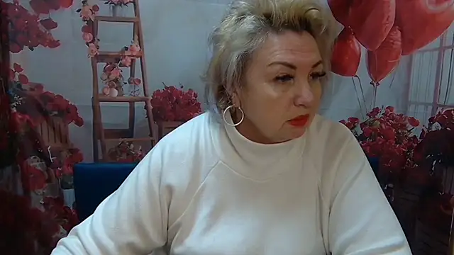 Snapshot of RenataDaster chatting on 04.27.26 RenataDaster online show from 04.27.26