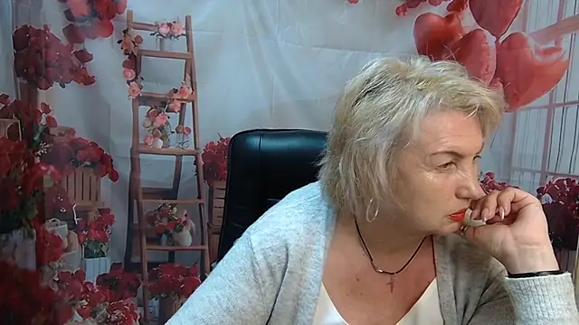 Snapshot of RenataDaster chatting on 05.19.26 RenataDaster online show from 05.19.26