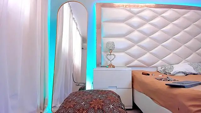 Snapshot of EvelynDivine chatting on 02.25.26 EvelynDivine online show from 02.25.26