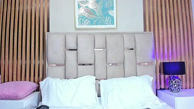 emma evanss   online show from 02.25.26