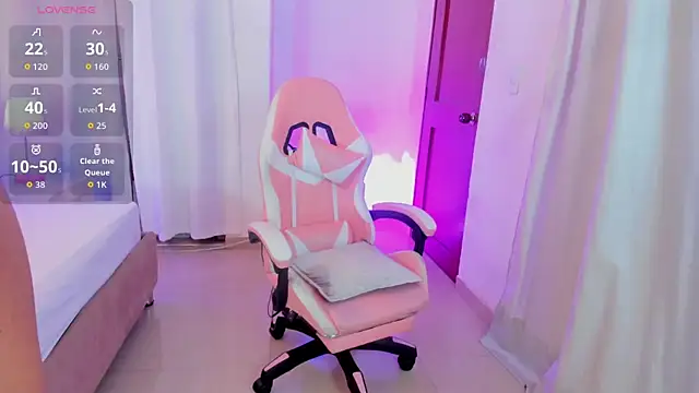 Snapshot of karlaa_megan chatting on 02.23.26 karlaa megan online show from 02.23.26