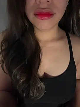 Snapshot of QuynhAnh_2k1 chatting on 02.18.26 QuynhAnh 2k1 online show from 02.18.26