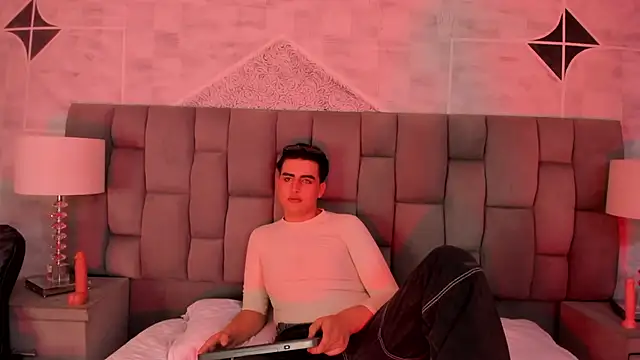 noahWolff  online show from 02.14.26