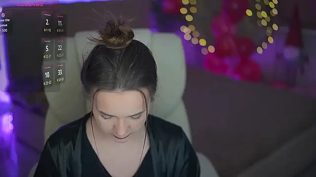 Snapshot of OliviaMoore_ chatting on 02.17.26 OliviaMoore online show from 02.17.26