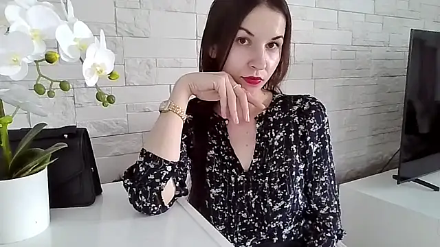 Snapshot of JuliaLovely chatting on 06.11.26 JuliaLovely online show from 06.11.26