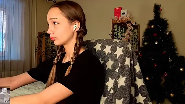 HoneyComfy online show from 02.11.26