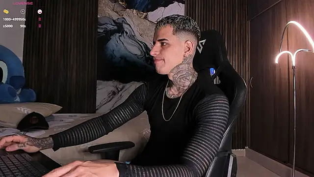 Snapshot of trisstann_ chatting on 02.14.26 trisstann online show from 02.14.26