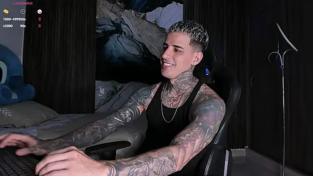 Snapshot of trisstann_ chatting on 02.25.26 trisstann online show from 02.25.26