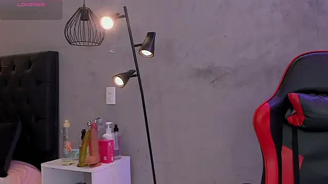 naomi  blair online show from 04.01.26