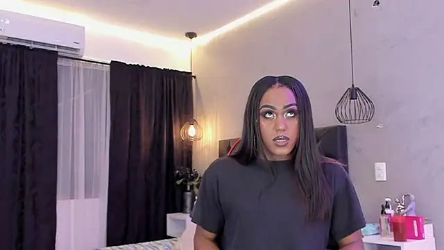 Snapshot of naomi__blair chatting on 06.30.26 naomi blair online show from 06.30.26