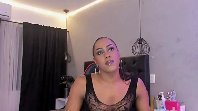 Snapshot of naomi__blair chatting on 07.23.26 naomi blair online show from 07.23.26