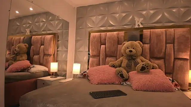 Paris Velvet online show from 02.06.26