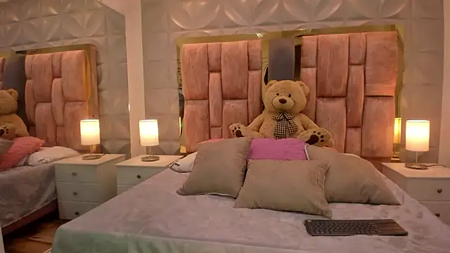 Paris Velvet online show from 02.24.26