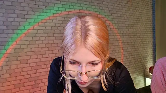 Snapshot of alicedews chatting on 02.17.26 alicedews online show from 02.17.26